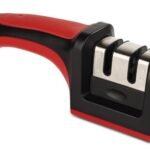 Oferton: ARCOS Afilador Profesional con Mango Ergonómico de Uso Manual para Afilar y Pulir Cuchillos. Rodillos Cerámicos y de Carbono. Color Rojo y Negro